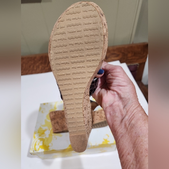 YELLOW BOX, Size 8.5 Pewter. Platform sandal. - Picture 4 of 4